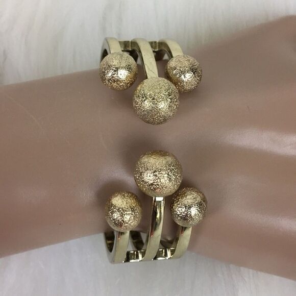 Gold Tone Clamper Bracelet Hinged Cuff Bold Statement Mob Wife Luxury Estate - Picture 3 of 8